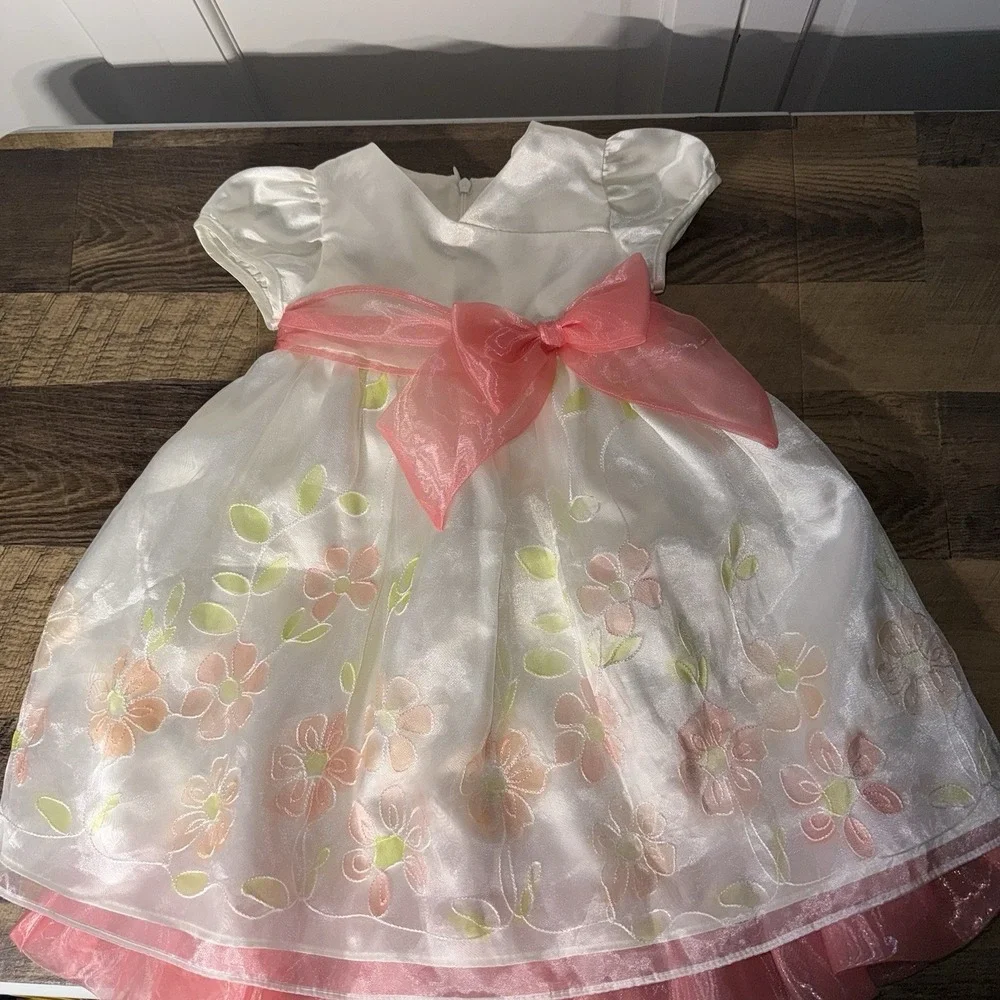Lot Of 3 Girls Size 24 Months Dresses Lacy Embroidery‎ Fancy